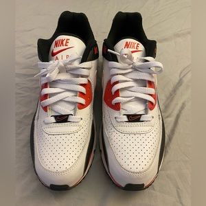 Air Max Wright, 10.5
White / red / black
(317551-169)
Gently worn